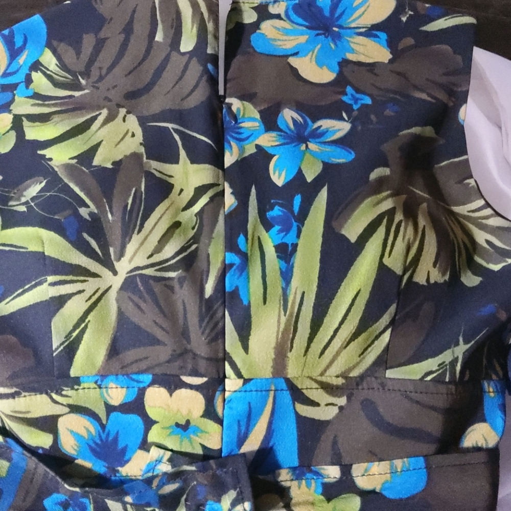 ...Im selling a Dress - Picture 6 of 6